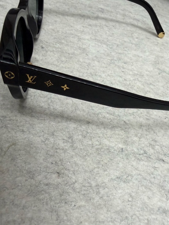 Louis Vuitton Women\'s Black Sunglasses main image 6